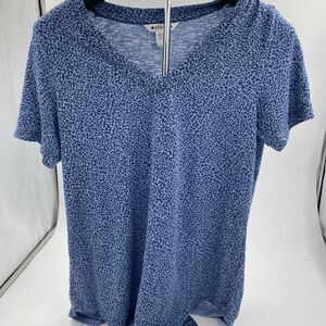 Athleta Breezy v neck tee micro cheetah blue size S